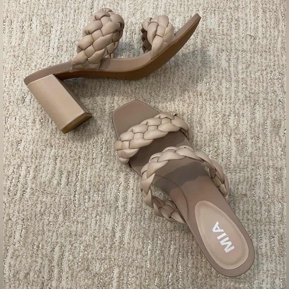 Mia Maine Beige Size 10